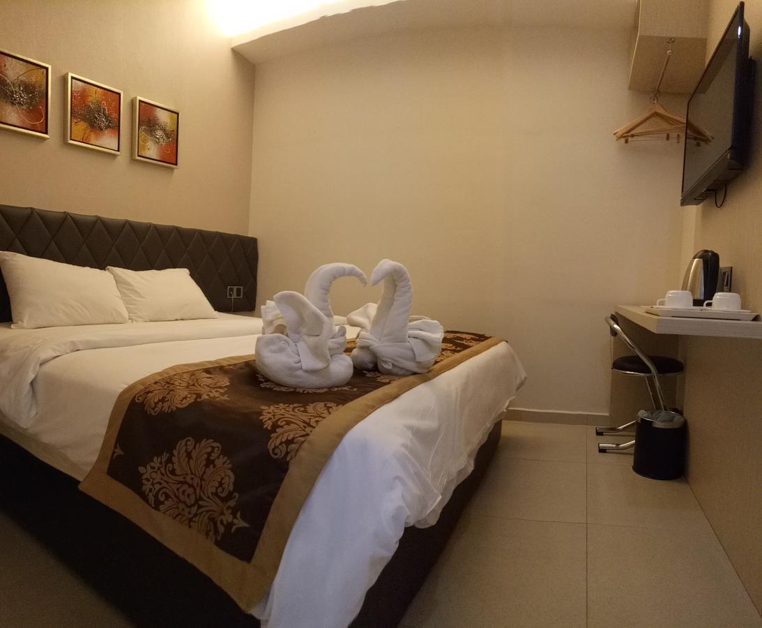 Habitación con cama grande