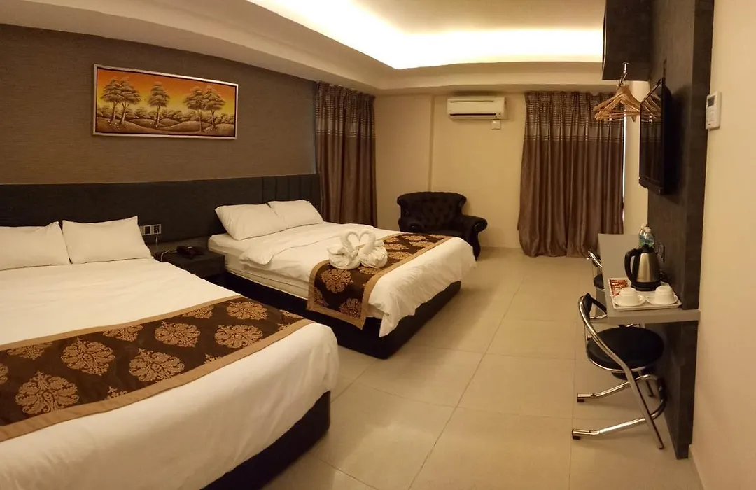 Golden Leaves Hotel-1